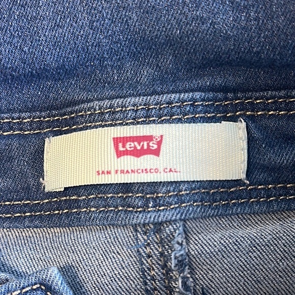 Levi's Blue Denim Short Overalls with Adjustable Straps - Picture 4 of 5